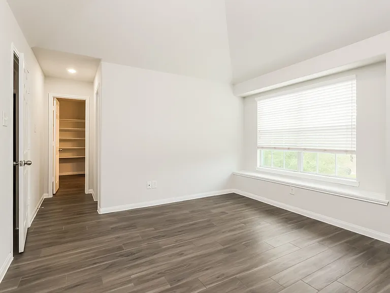 2422 Gibbs Bend Ct — Photo 15