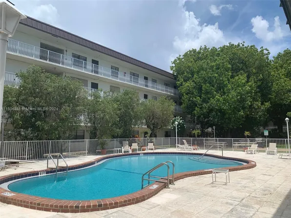 500 NE 2nd St APT 401, Dania, FL 33004