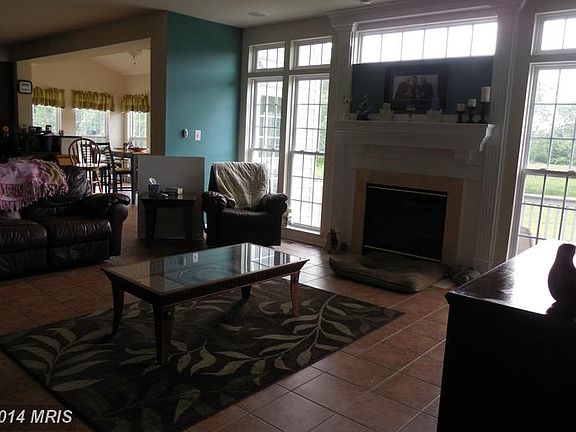 4th image of 19232 Cranberry Ct
