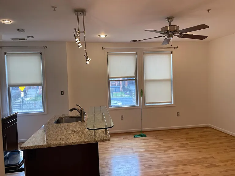 412 19th St NE #202 — Photo 13