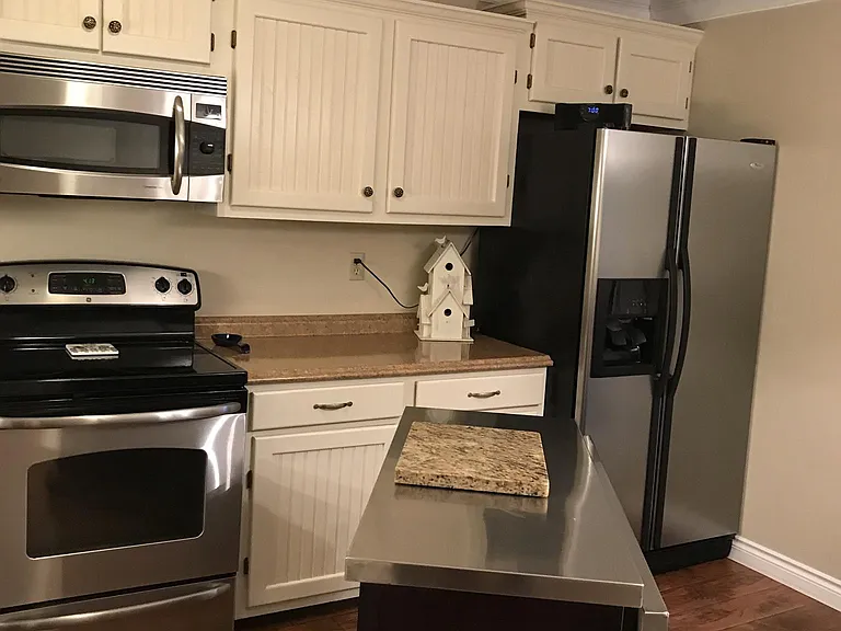 516 Lakeside Dock Dr #6 — Photo 2