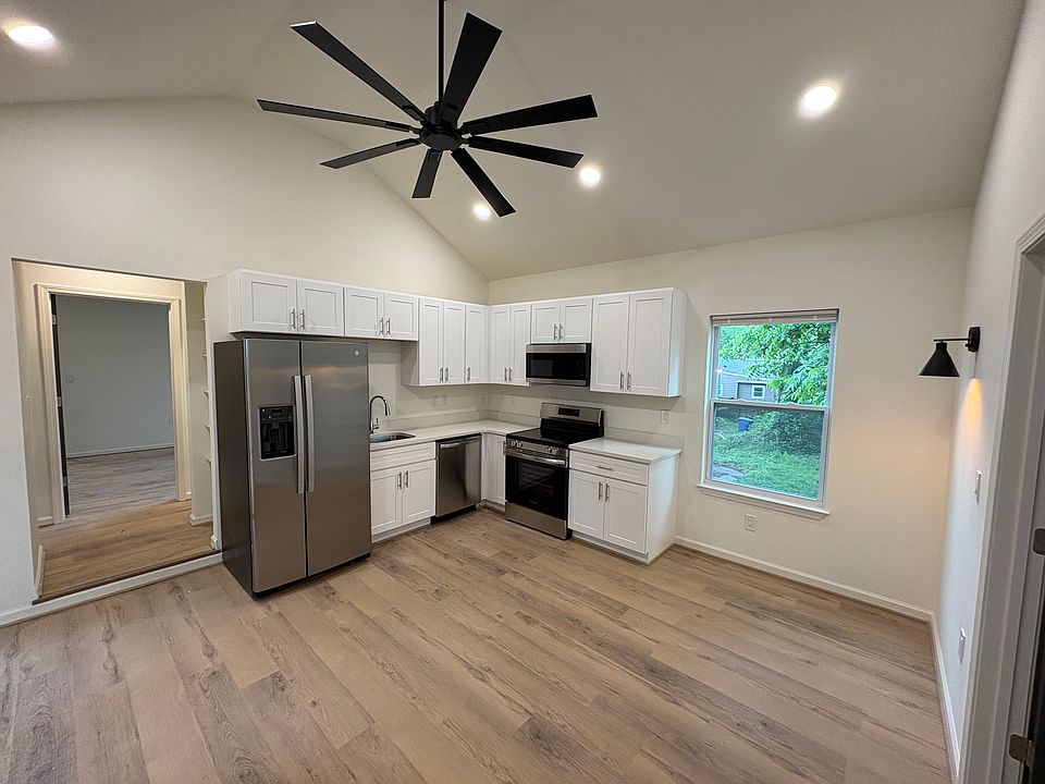 1st image of 175 Mathewson Pl SW #2