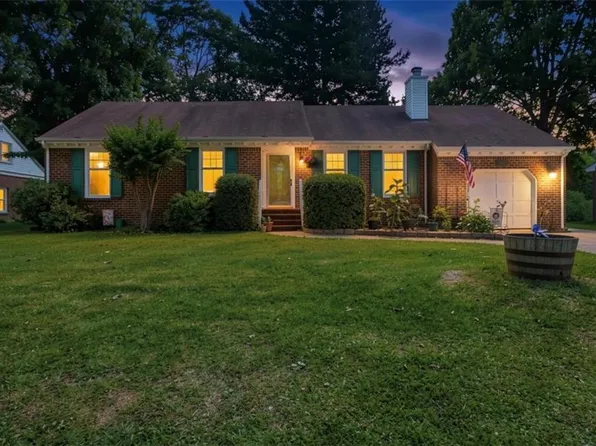 633 Rock Dr, Chesapeake, VA 23323