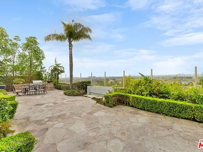 7391 Coastal View Dr — Photo 23