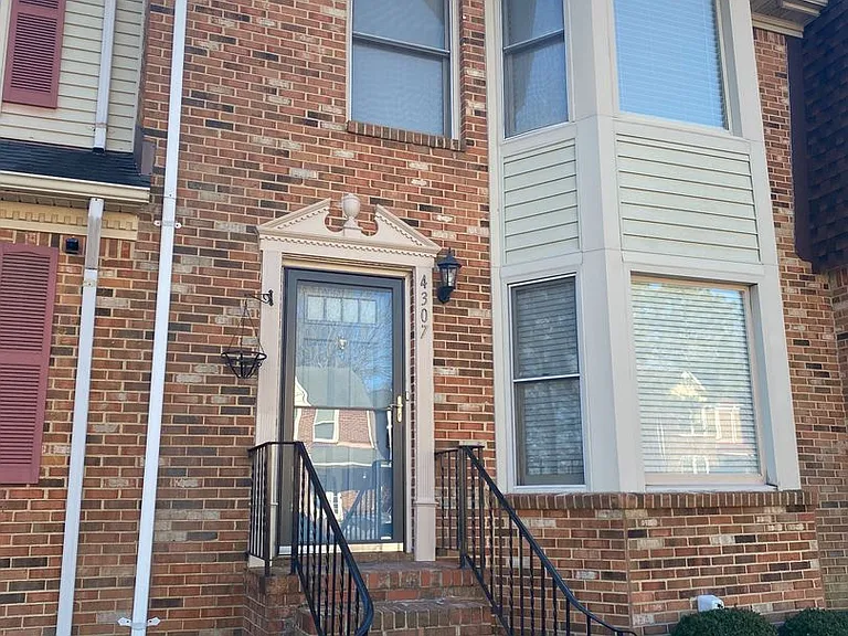 4307 Manchester Ln — Photo 1