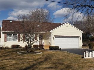 1 Laurel Glen Rd, Quaker Hill, CT 06375