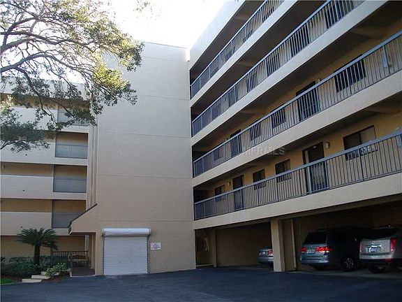 2nd image of 1746 Golfview Dr