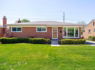 6025 Cambourne Rd, Dearborn Heights, MI 48127