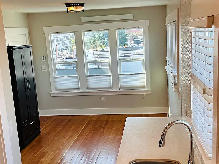 411 11th Ave E #305 — Photo 1
