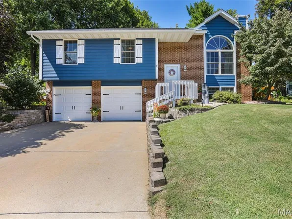 87 Morningside Dr, Glen Carbon, IL 62034