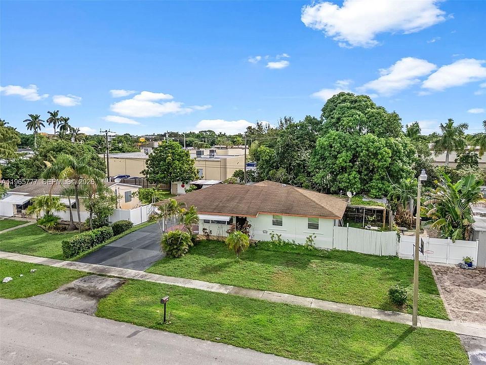 1st image of 136 Cayman Dr