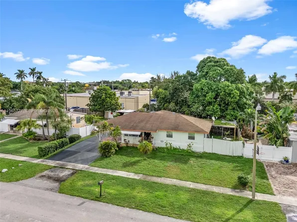 136 Cayman Dr, Palm Springs, FL 33461