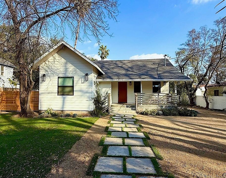 Front of house with large front yard.