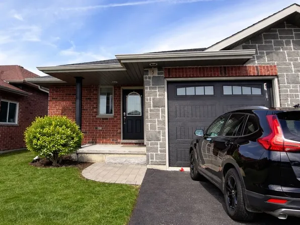 5 McIntosh Cres, Quinte West, ON K8V 0G1
