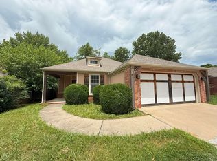 108 E Granada St, Fayetteville, AR 72703