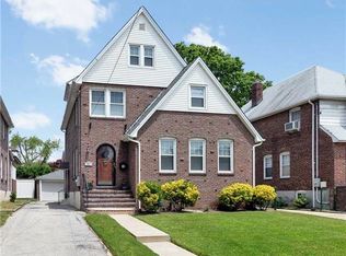 71 Surrey Cmns, Lynbrook, NY 11563