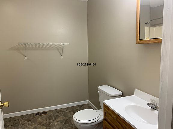 2nd image of 3081 Washington Pike
