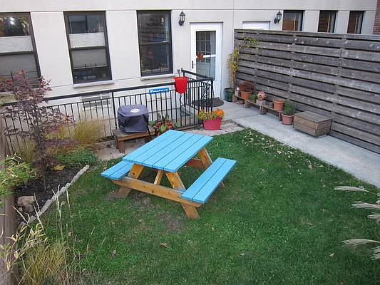 Sold by Sotheby's International Realty | media 9