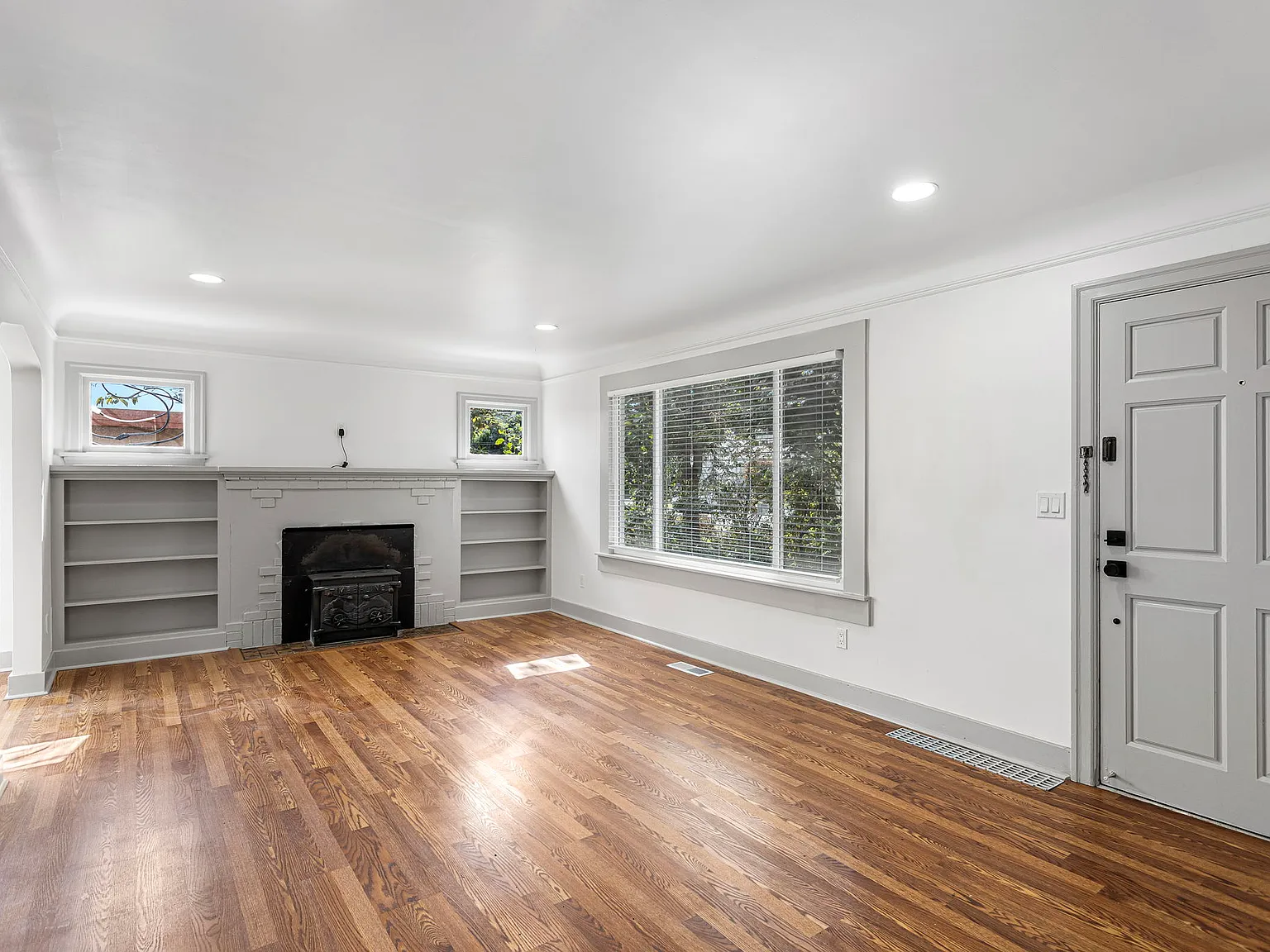 4 bed, 2110 sqft, $3,850 — Photo 2