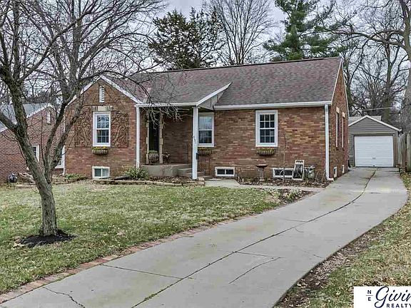 3rd image of 3171 Alden Ave
