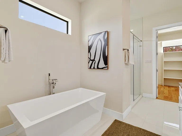 6449 Royalton Dr — Photo 19