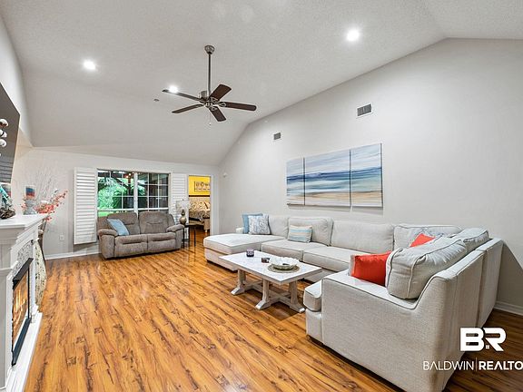 5th image of 8251 Edgewood Dr