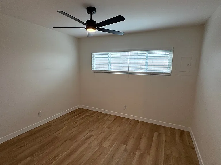 218 Loma Ave #3 — Photo 7