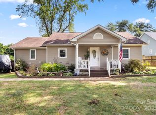 7929 Mountain Shore Dr, Sherrills Ford, NC 28673