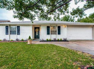 2833 Santa Monica Dr, Grand Prairie, TX 75052