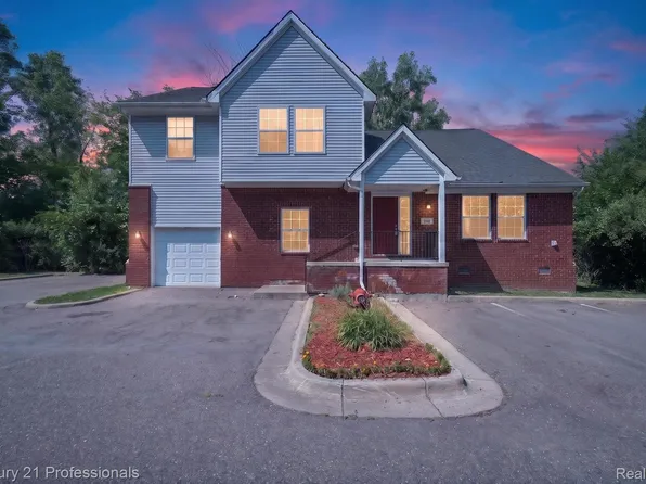 2042 Decker Rd, Walled Lake, MI 48390