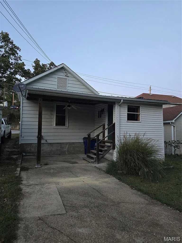 2 bed, 1.0 bath, 855 sqft, $1,200 — Photo 3