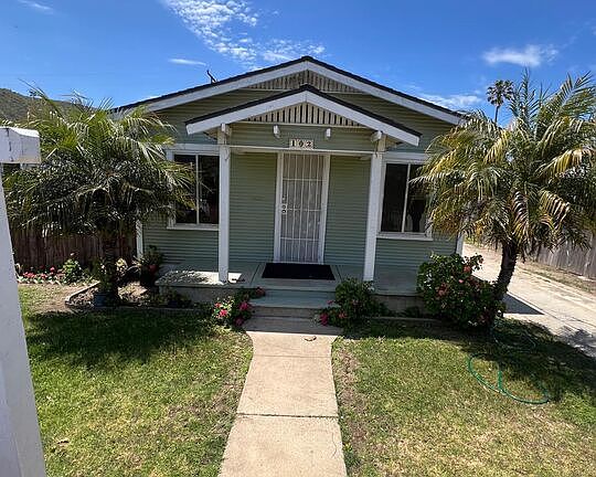 3rd image of 102 E McFarlane Dr