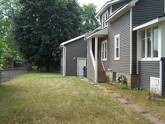 3rd image of 30 W Scott St