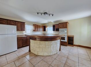 123 Honeysuckle Ln, Castle Hills, TX 78213