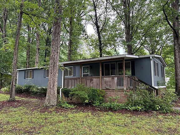 2nd image of 519 Rockett Rd