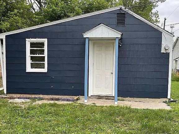 3rd image of 4711 Hutchison St
