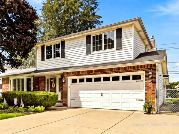 124 Palmdale Dr, Williamsville, NY 14221