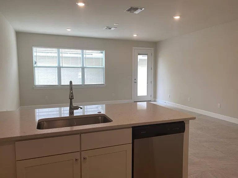 11924 Pebble Dr — Photo 4