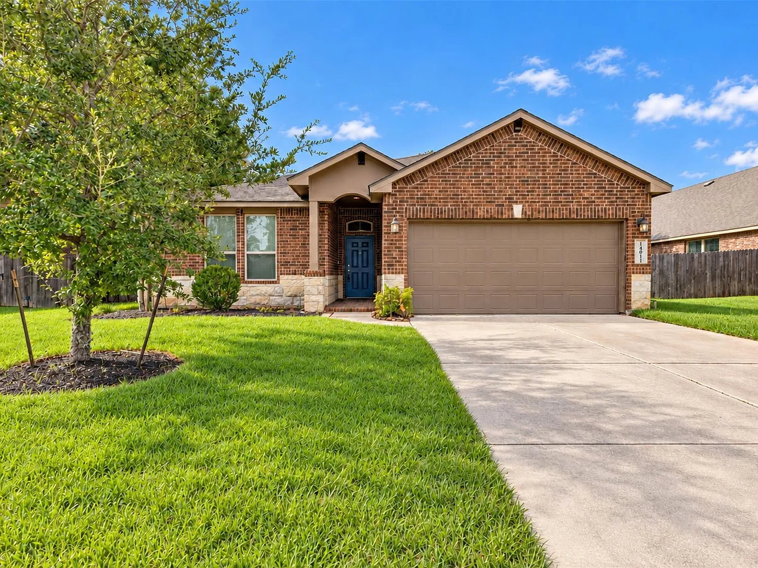 4 bed, 3.0 bath, 2557 sqft, $2,450 — Photo 2