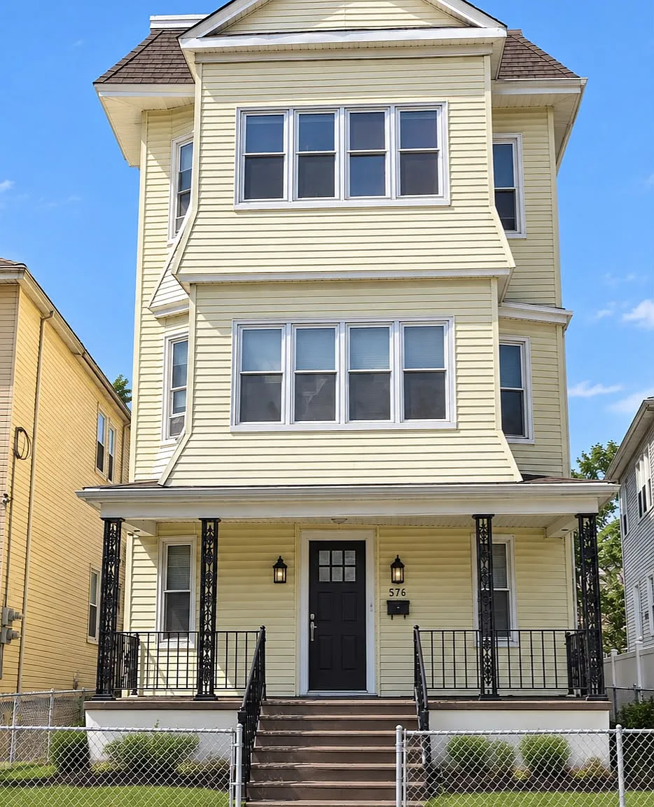 3 bed, $2,150 — Photo 1