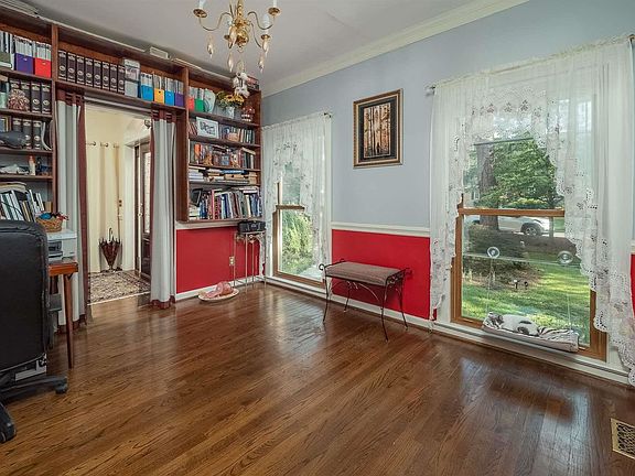 5th image of 117 Park Shore Dr E