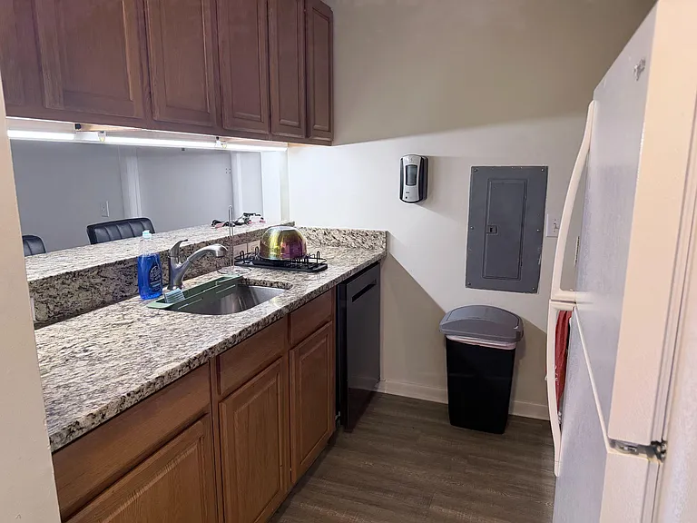 Collegiate Cir — Photo 7