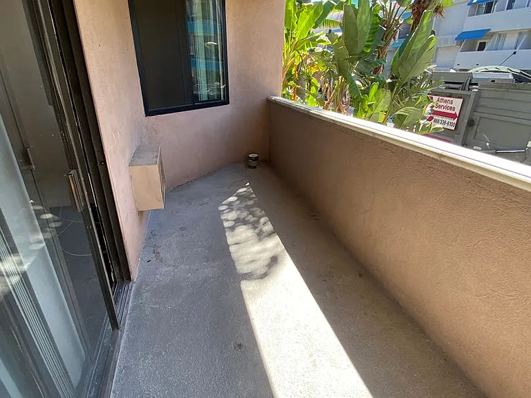 West Knoll Plaza Apartments — Photo 19
