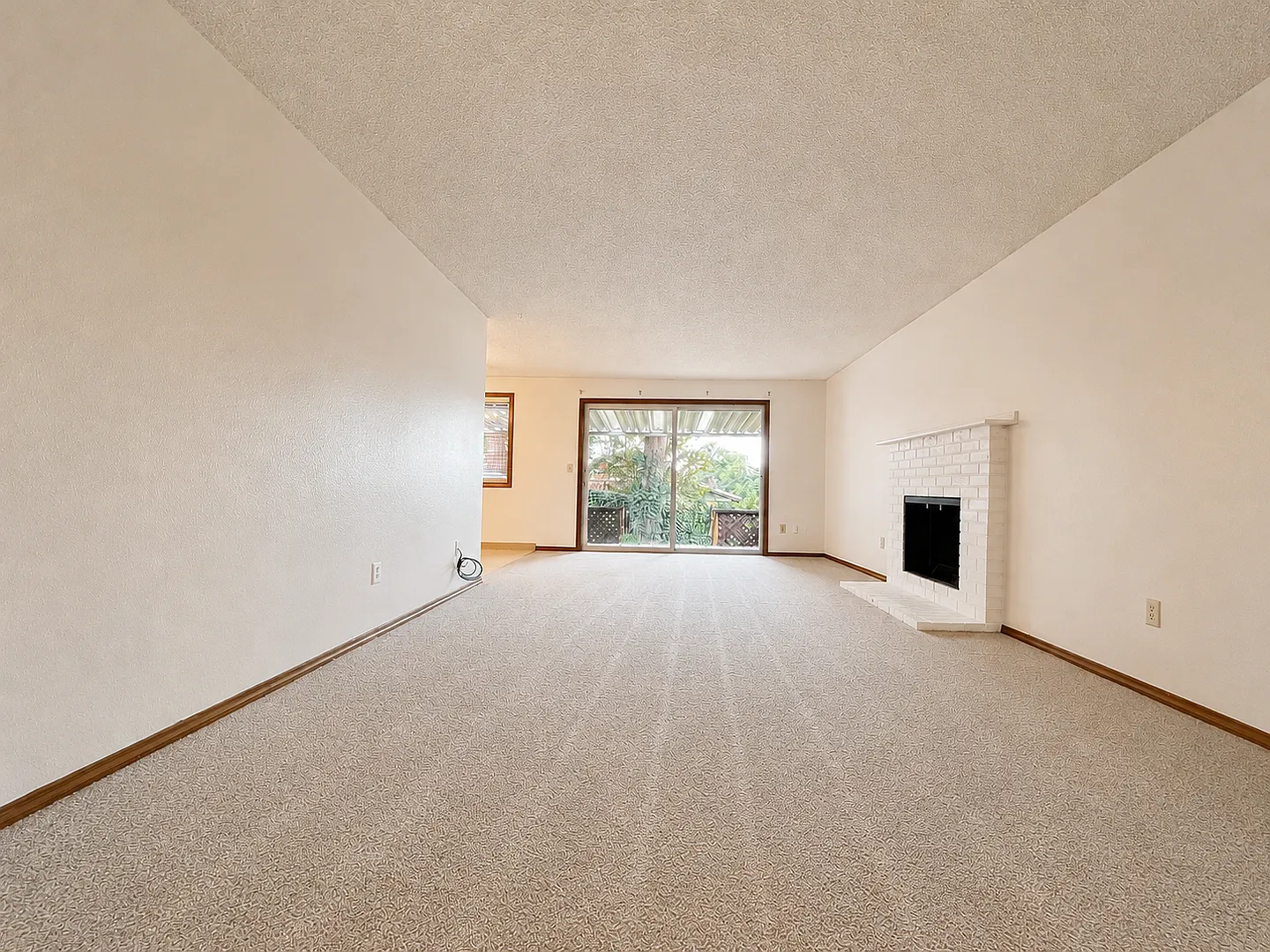 Charming Gresham Gem on a Quiet Cul-de-Sac Attached Garage & Convenient Location! — Photo 3