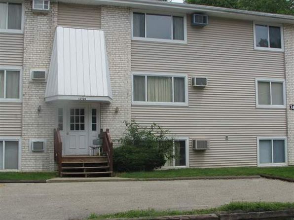 Robinwood Apartments | 285 Robins Rd, Hiawatha, IA