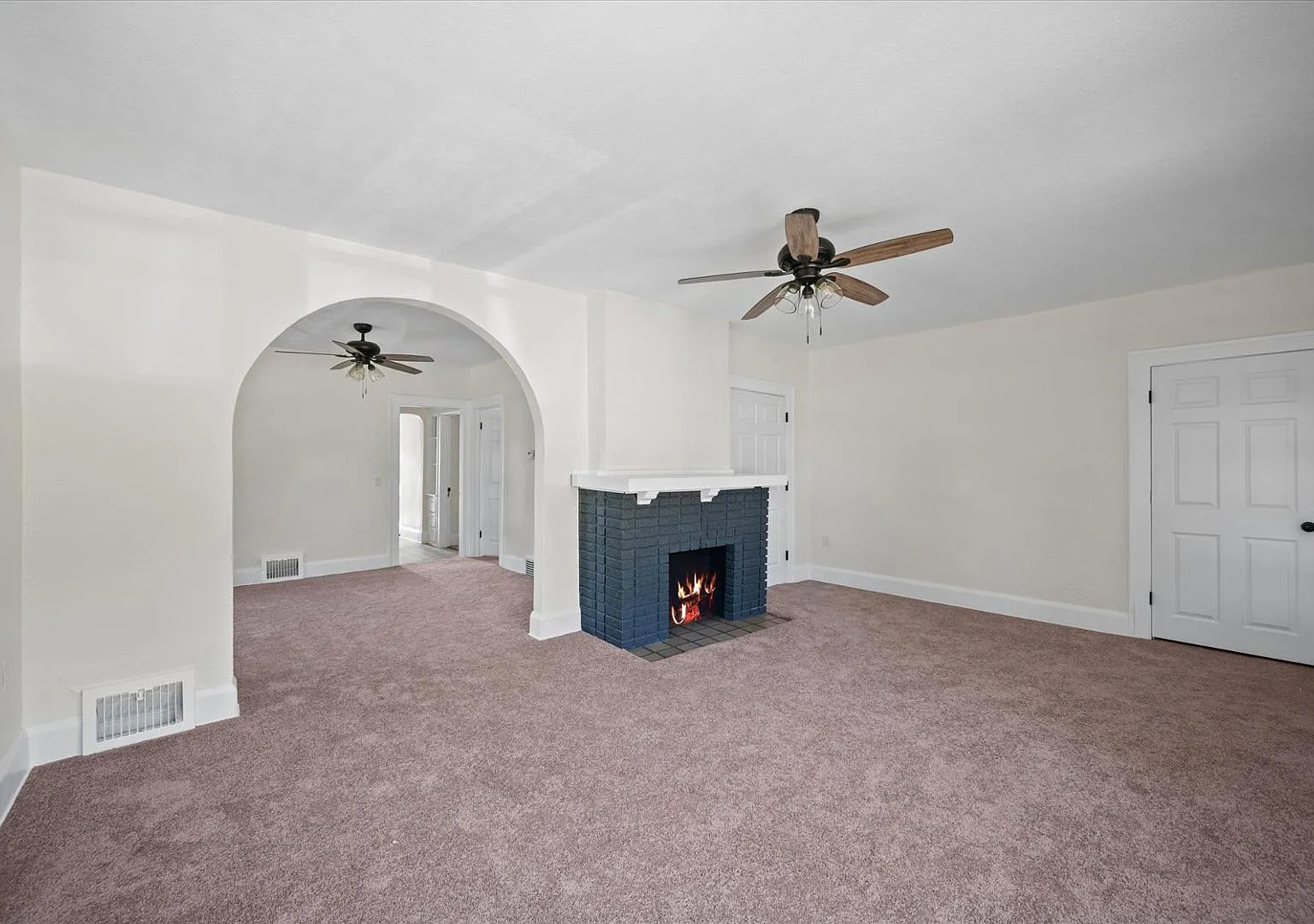 3 bed, 1.0 bath, 1208 sqft, $1,095 — Photo 3
