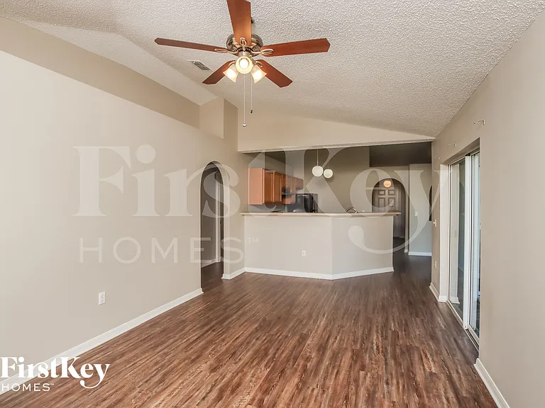 1198 Venus St SE — Photo 4