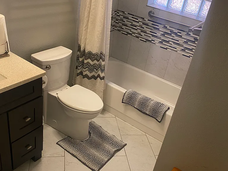 2601 W Roveen Ave — Photo 3