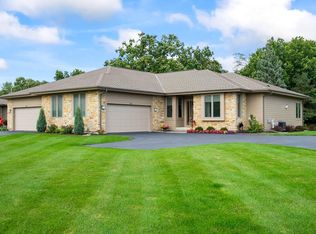 1004 N Pinegrove Ct #38, Hartland, WI 53029