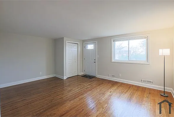 1302 Kenton Rd — Photo 4